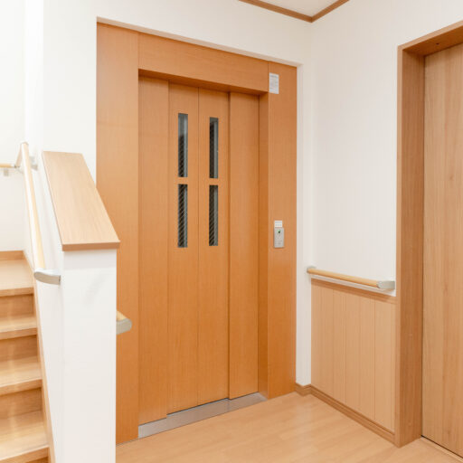株式会社クローバー「シニアホームみさか」の居室・設備：福島県白河市-介護-シニアホームみさか-エレベーター