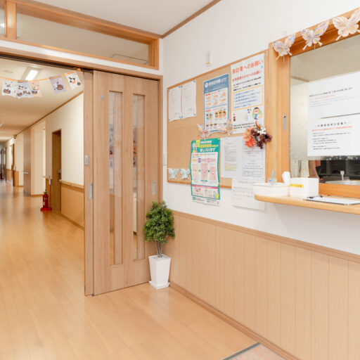 株式会社クローバー「シニアホームみさか」の居室・設備：福島県白河市-介護-シニアホームみさか-玄関