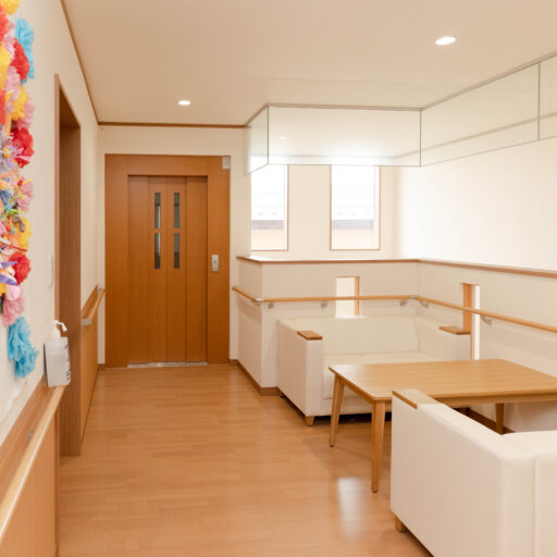 株式会社クローバー「シニアホームおおまち」の居室・設備：福島県西白河郡矢吹町-介護-シニアホームおおまち-エレベーター
