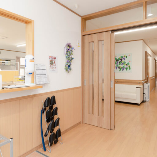 株式会社クローバー「シニアホームおおまち」の居室・設備：福島県西白河郡矢吹町-介護-シニアホームおおまち-玄関