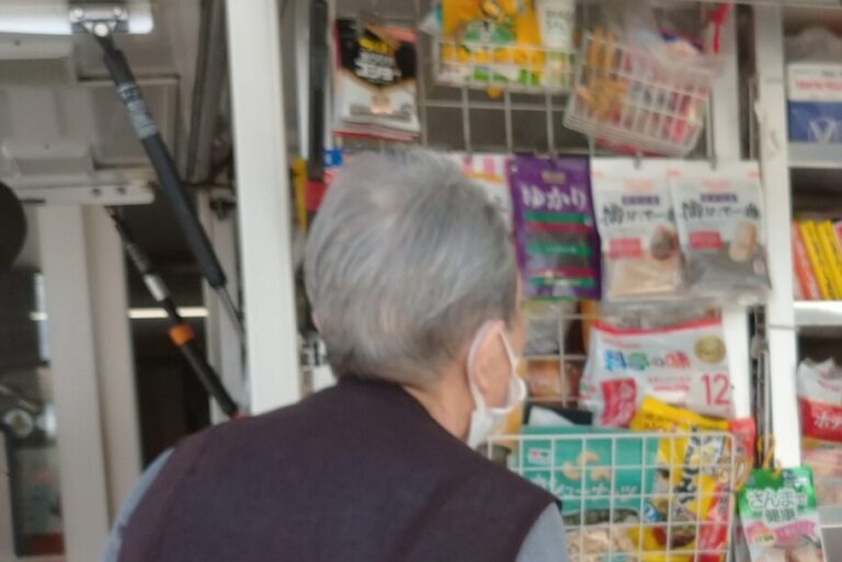 福島県の介護施設の移動販売の様子です