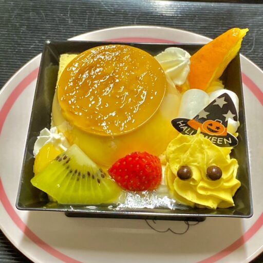 かわいいおばけのプリンアラモード
